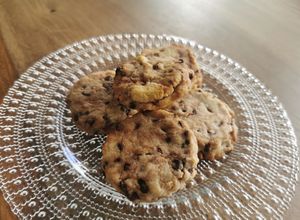 Une photo de Cookies aux pépites de chocolat cœur Nutella à l'air fryer