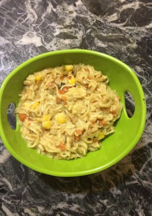 A picture of Cheesy maggi noodles.