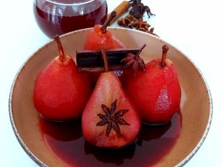 🌺 Poires pochées aux épices et fleurs d'hibiscus 🌺