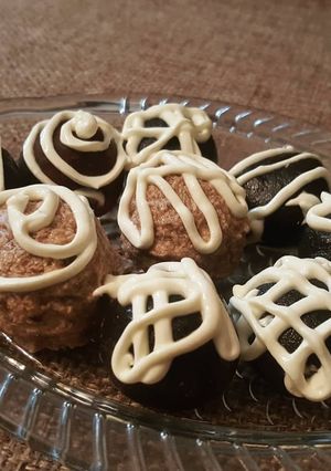 A picture of OREO Truffles.