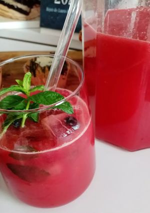 O poză a rețetei Limonadă din pepene  roșu și vişine.