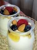 Queso batido con miel y frutos