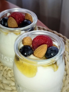 Una foto de Queso batido con miel y frutos