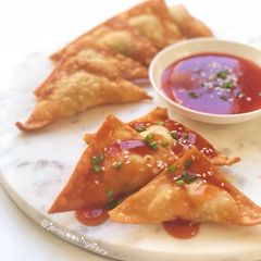 A picture of Fried Wonton with Dipping Sauce.