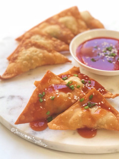 A picture of Fried Wonton with Dipping Sauce.