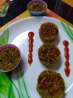मूंग दाल दलिया वेज मफिंस(Moong Dal Daliya vag muffins recipe in hindi) रेसिपी मुख्य फोटो