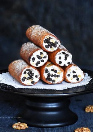 A picture of WALNUT & CHOCOLATE CANNOLI (EGGLESS).
