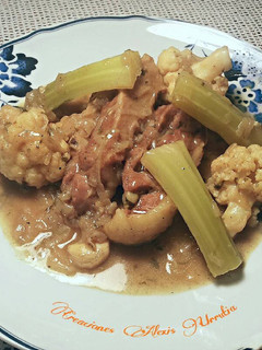 Una foto de Paletilla de cordero, estofada con coliflor