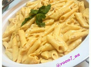 صورة لوصفة معكرونة بالصلصة البيضاء 🍝🤍