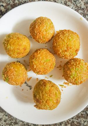 Hình của món Bánh khoai lang chiên nhân thịt.