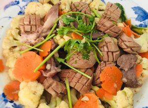 Hình của món Bông cải xào cật,tim heo.