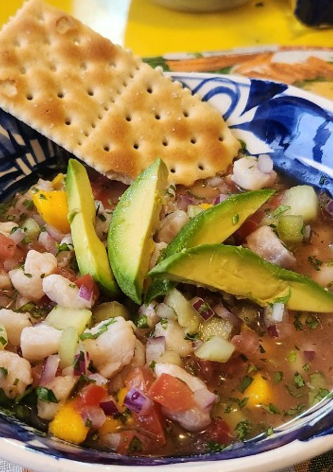 Una foto de Ceviche de pescado con mango