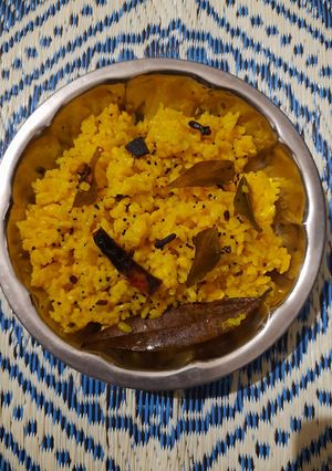 વઘારેલી ખીચડી (Vaghareli Khichdi Recipe In Gujarati) રેસીપી મુખ્ય ફોટો