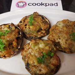 A picture of My Italian Stuffed Portabello Mushrooms. 💙.