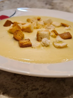 Una foto de Crema de calabacín y puerros con queso crema