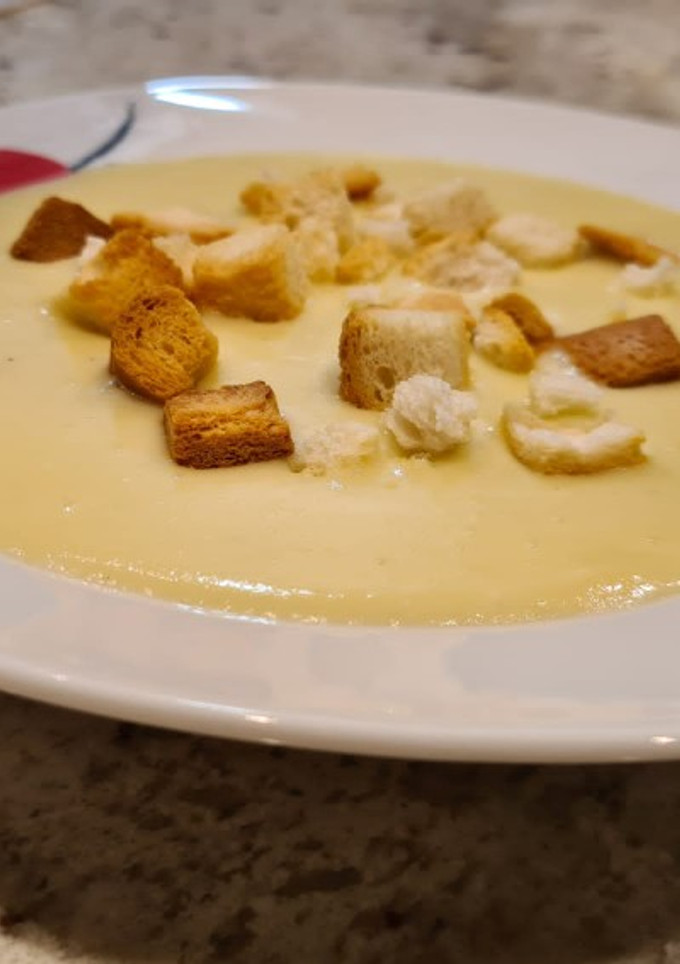Una foto de Crema de calabacín y puerros con queso crema