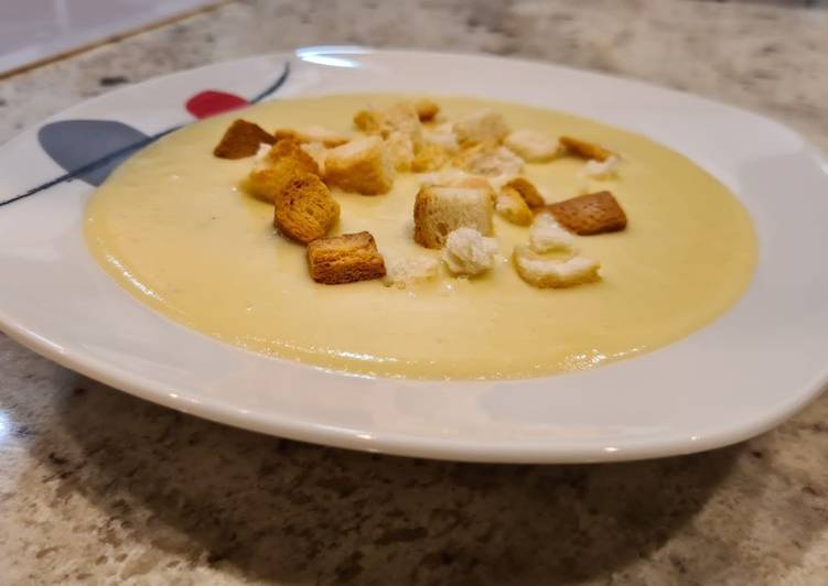 Crema de calabacín y puerros con queso crema
