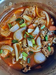 Hình của món Canh gà xào Hàn Quốc.