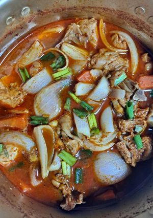 Hình của món Canh gà xào Hàn Quốc.