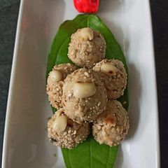Til Mungfali Mawa Ladoo A picture of Til Mungfali Mawa Ladoo.