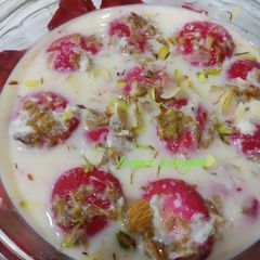 A picture of Gulkand Rabdi Rose Rasmalai.