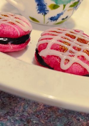 મેક્રોન (Macron Recipe In Gujarati) રેસીપી મુખ્ય ફોટો