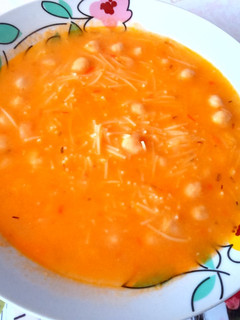 Una foto de Guiso de garbanzos con fideos
