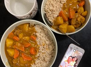 Hình của món Cơm cà ri gà kiểu Nhật.