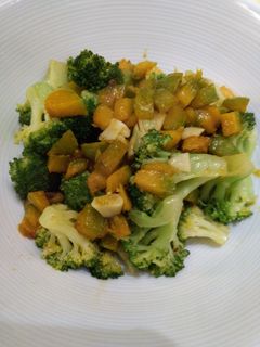 南瓜丁拌炒綠花椰(低醣生酮餐)(方便素)(清冰箱料理)(一鍋到底料理) 的食譜成品照片