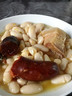 Una foto de Fabada Asturiana