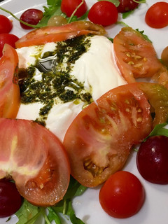 Una foto de Ensalada burrata