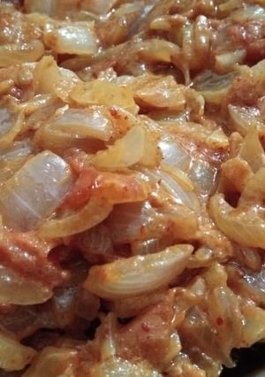 A picture of Onion tomato veg.
