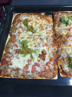 Una foto de Pizza de atún