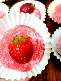 صورة لوصفة موتشي الفراولة بطحين الأرز المصري 🍓