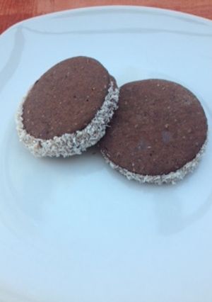 Una foto de Alfajores de chocolate y dulce de leche Thermomix
