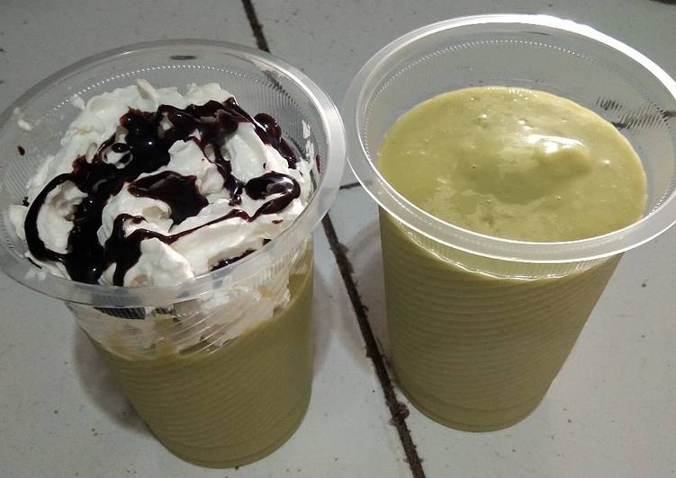 Smoothies avocado lychee with whipped cream