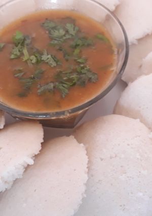 तांदळाच्या इडल्या (tandlyacha idli recipe in marathi) रेसिपी चे मुख्य फोटो 