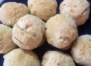Una foto de Scones con harina integral, de trigo, con mix de chía y lino❤️🥰❤️