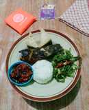 Isi Piringku: Nasi, Lele Oven, Tahu, Tumis Sayuran, Sambal Kecap