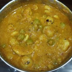 A picture of Makhana Kaju Matar Curry.