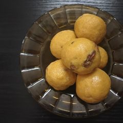 A picture of Moong dal (Green Gram Beans) Ladoo | Pasi Paruppu Urundai |  Nei urundai - Healthy Snacks.