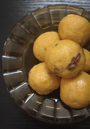 A picture of Moong dal (Green Gram Beans) Ladoo | Pasi Paruppu Urundai |  Nei urundai - Healthy Snacks.