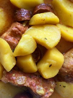 Una foto de Patatas con costilla y chorizo