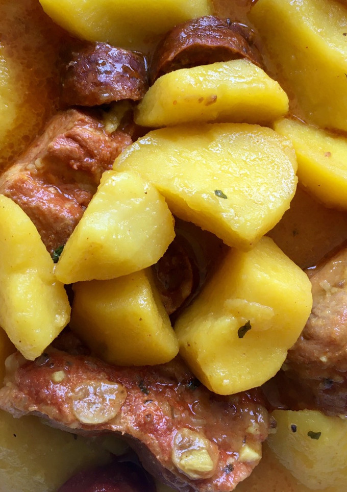 Una foto de Patatas con costilla y chorizo
