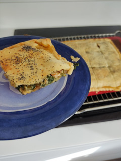 Una foto de Empanada de acelgas rojas