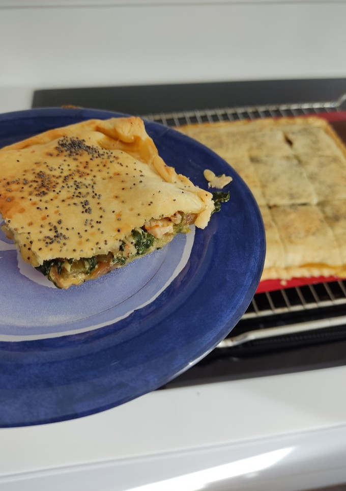Una foto de Empanada de acelgas rojas