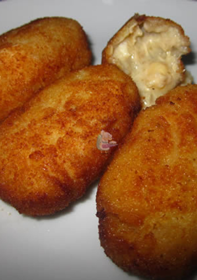 Una foto de Croquetas de pollo y huevo