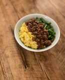 🍚 Tricolor Donburi - Japanese bowl of rice with minced meat, eggs and green vegetable