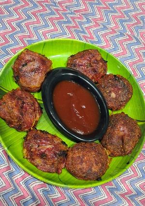 A picture of Beetroot tikki.