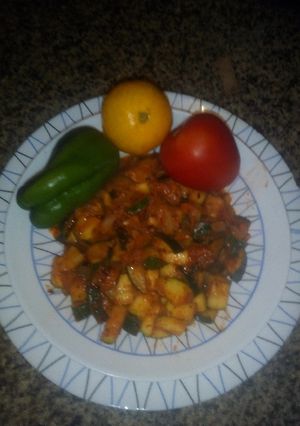Foto principal de Calabacín salteado con tomates y hierbas aromáticas